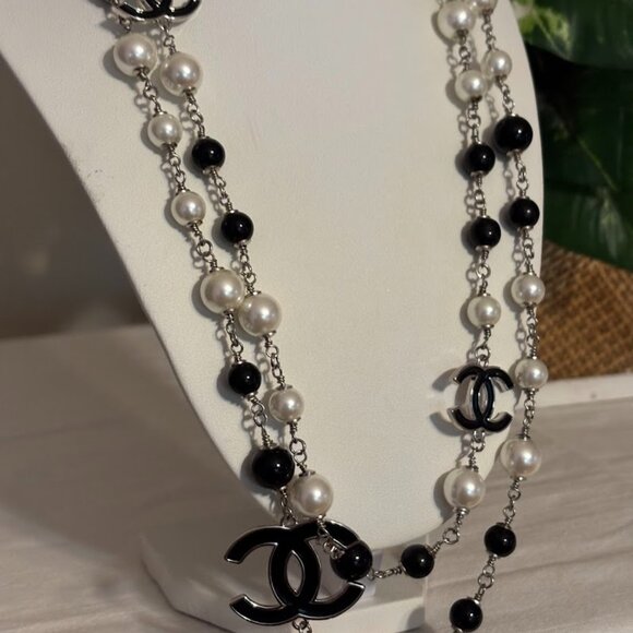 Authentic Chanel White and Black Pearl Long Necklace (25") with CC Pouch and Box - Picture 1 of 15